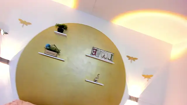 Bella  Lane online show from December 2025 06:01:02 PM