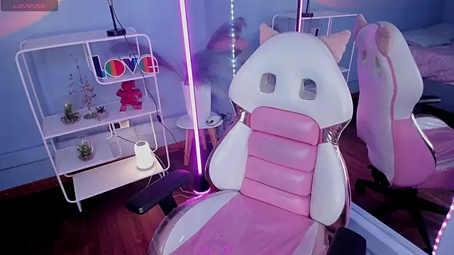 Bella  Lane online show from April 2026 08:10:01 PM