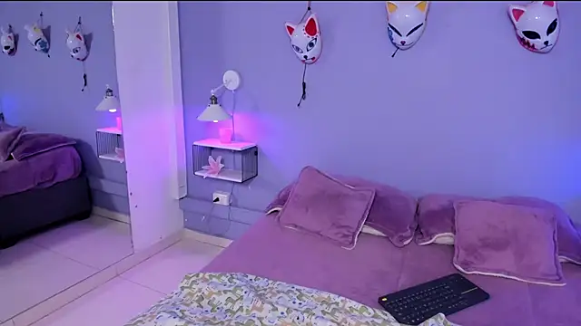 Zoe Lynch  online show from November 2025 11:53:01 AM