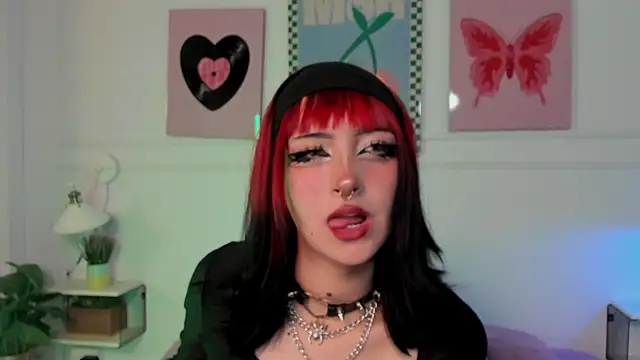 Zoe Lynch  online show from April 2026 11:33:01 AM