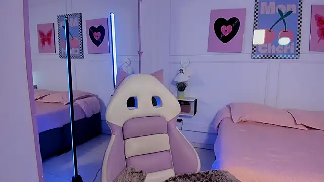 Zoe Lynch  online show from April 2026 11:38:02 AM