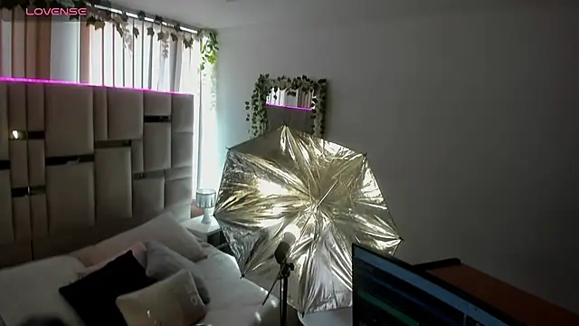 Snapshot of Zoey_thompson chatting on December 2025 07:48:01 PM Zoey thompson online show from December 2025 07:48:01 PM