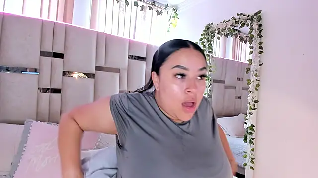 Snapshot of Zoey_thompson chatting on October 2025 02:50:01 PM Zoey thompson online show from October 2025 02:50:01 PM