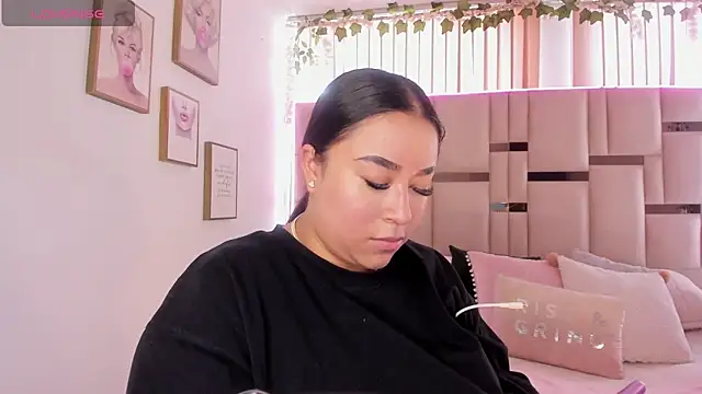 Snapshot of Zoey_thompson chatting on November 2025 03:35:02 PM Zoey thompson online show from November 2025 03:35:02 PM