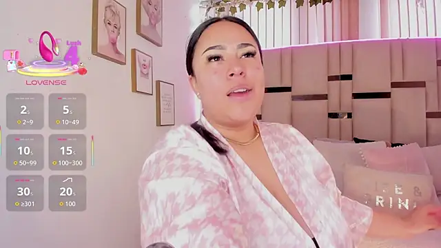 Snapshot of Zoey_thompson chatting on December 2025 07:37:01 PM Zoey thompson online show from December 2025 07:37:01 PM