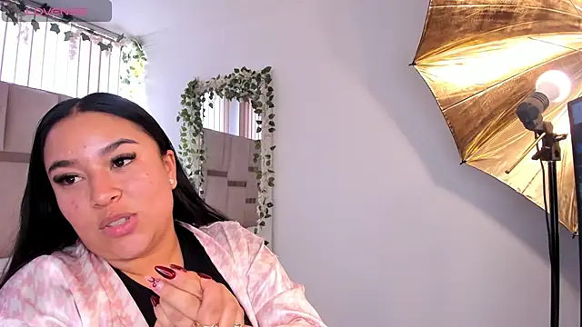 Snapshot of Zoey_thompson chatting on December 2025 08:03:01 PM Zoey thompson online show from December 2025 08:03:01 PM