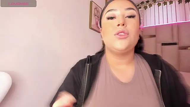 Snapshot of Zoey_thompson chatting on November 2025 08:24:01 PM Zoey thompson online show from November 2025 08:24:01 PM