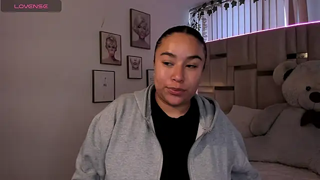 Zoey thompson online show from July 2026 08:59:01 PM