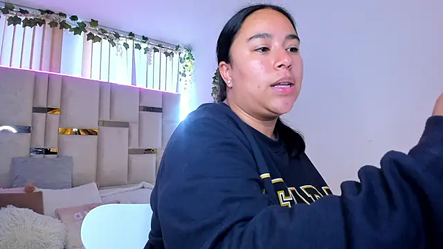 Zoey thompson online show from February 2026 09:14:01 PM