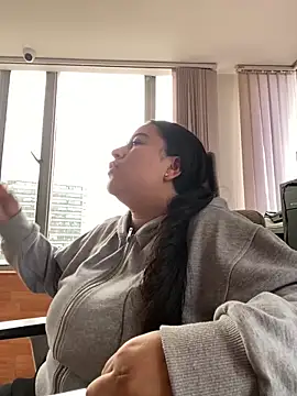 Zoey thompson online show from March 2026 07:48:01 PM