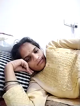 Snapshot of Sofia_kuuu chatting on November 2025 05:01:01 AM Sofia kuuu online show from November 2025 05:01:01 AM