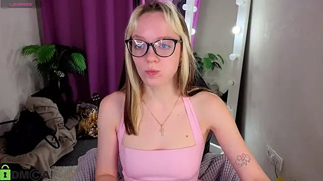 Snapshot of R0cket_bunny chatting on July 2026 01:02:02 AM R0cket bunny online show from July 2026 01:02:02 AM