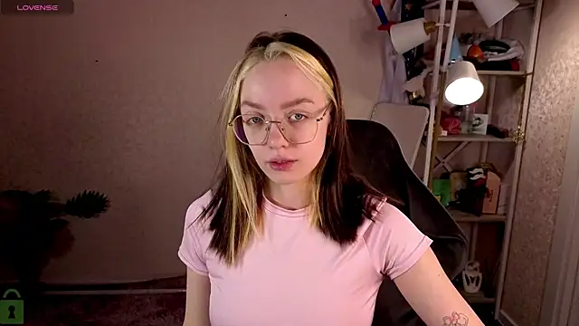 R0cket bunny online show from April 2026 12:57:01 AM