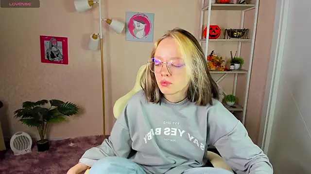 R0cket bunny online show from November 2025 01:05:02 AM