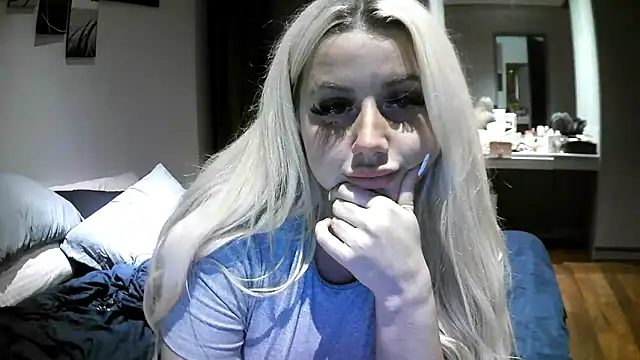 Snapshot of TiaDoll chatting on October 2025 03:46:02 PM TiaDoll online show from October 2025 03:46:02 PM