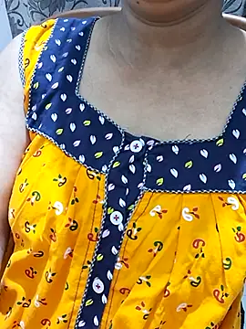 Snapshot of Mon-Shot9 chatting on November 2025 08:20:02 AM Mon-Shot9 online show from November 2025 08:20:02 AM