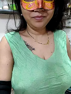 Queen Nightt online show from September 2025 03:17:02 AM