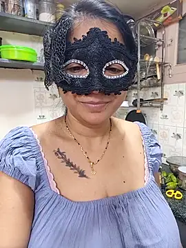 Queen Nightt online show from December 2025 03:32:02 AM