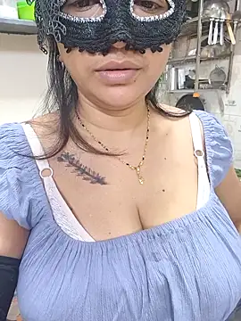 Queen Nightt online show from January 2026 03:43:02 AM