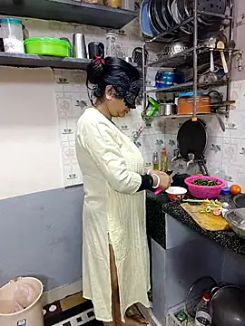 Queen Nightt online show from January 2026 03:13:01 AM