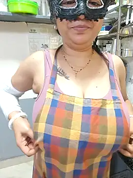 Queen Nightt online show from January 2026 04:05:01 AM