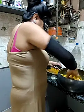 Queen Nightt online show from October 2025 07:35:02 AM