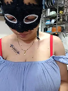 Queen Nightt online show from September 2025 03:12:02 AM