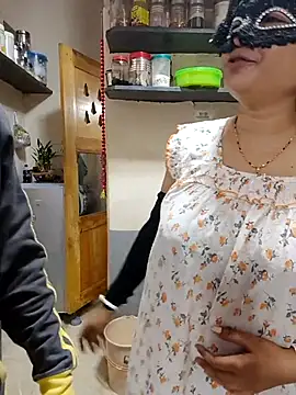 Queen Nightt online show from January 2026 03:32:01 AM