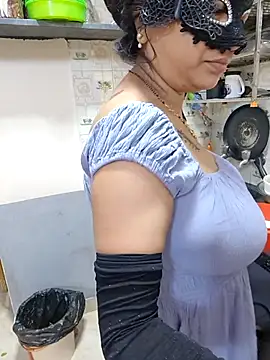 Queen Nightt online show from February 2026 03:27:01 AM