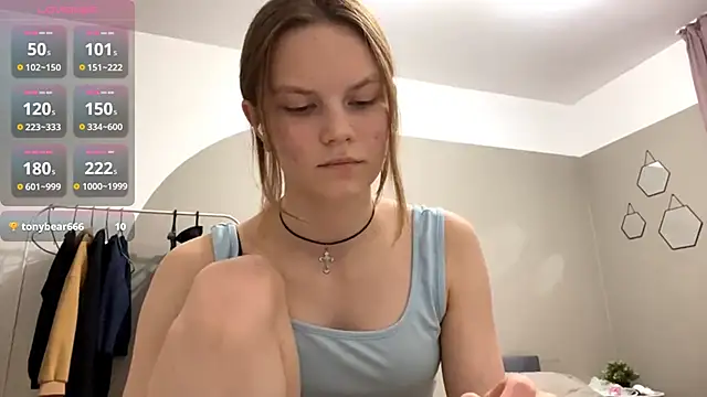 Snapshot of AudreyHammond chatting on September 2025 03:18:01 PM AudreyHammond online show from September 2025 03:18:01 PM