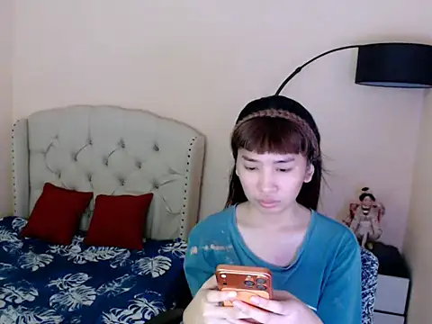 ShantalFoxxy  online show from June 2026 12:20:01 AM