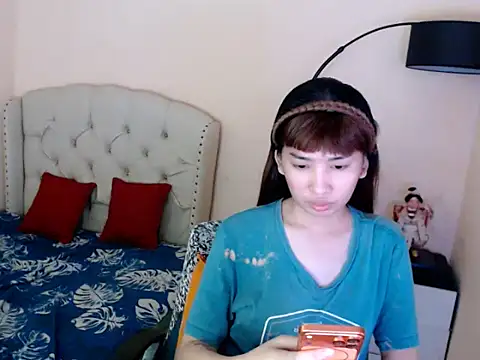 ShantalFoxxy  online show from June 2026 12:32:02 AM