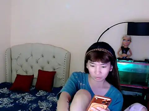 ShantalFoxxy  online show from April 2026 03:05:01 PM