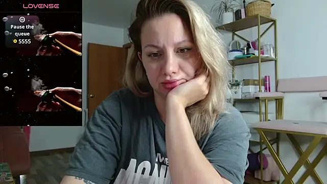 Avrora  Love online show from October 2025 11:03:01 PM