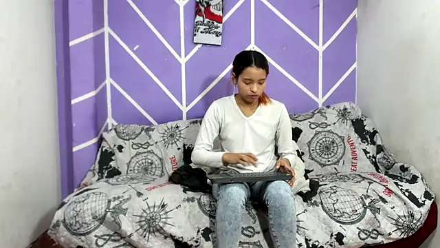 lau and boys18 online show from September 2025 01:29:01 PM