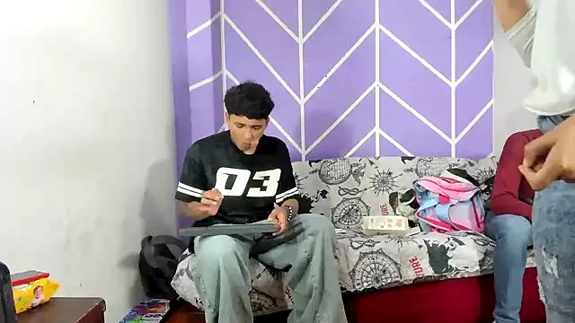 lau and boys18 online show from October 2025 01:21:02 PM