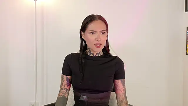 sara queen10 online show from April 2026 02:12:02 PM