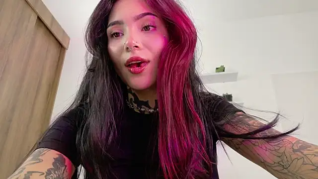 sara queen10 online show from April 2026 01:26:01 PM