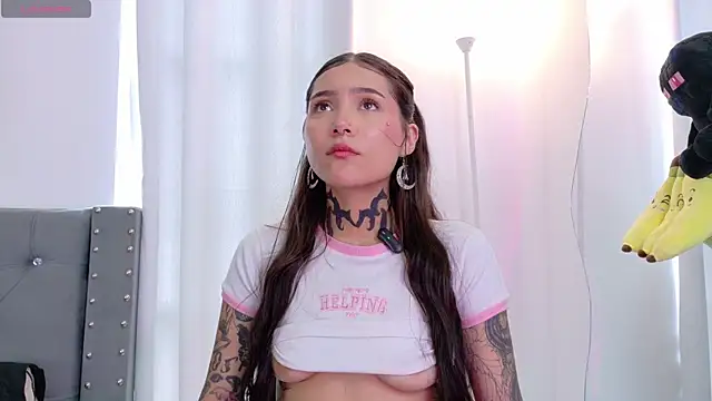 sara queen10 online show from December 2025 05:58:02 PM