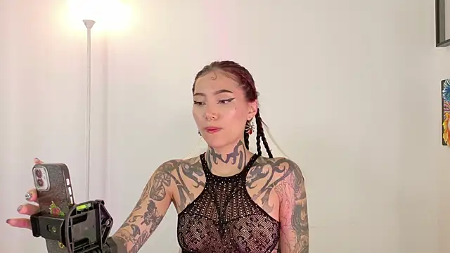 sara queen10 online show from April 2026 02:11:01 PM