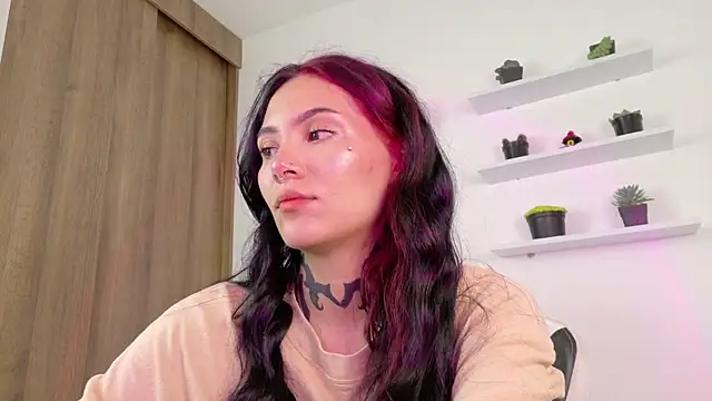 sara queen10 online show from April 2026 01:07:02 PM