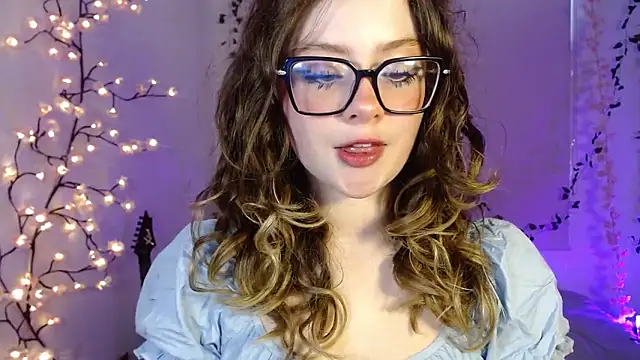 Snapshot of Lil_bela chatting on September 2025 12:10:01 PM Lil bela online show from September 2025 12:10:01 PM