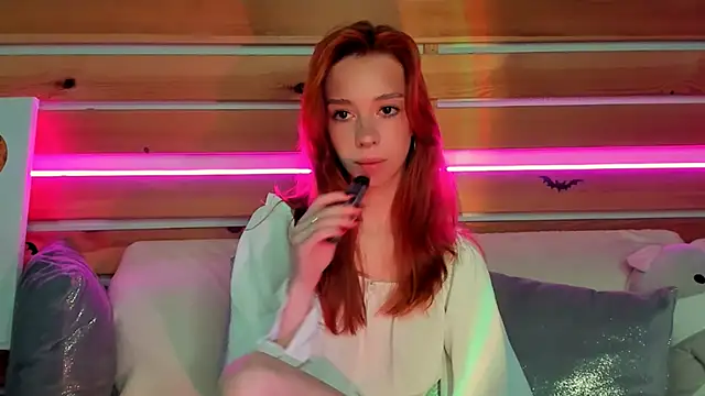 Lori Williams online show from November 2025 01:00:02 AM