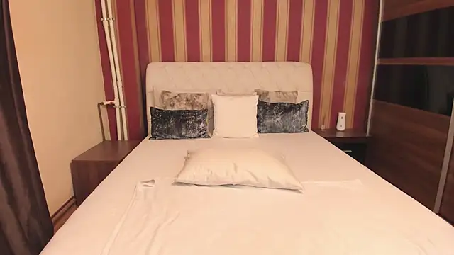 MadameCrowford online show from November 2025 09:30:01 AM