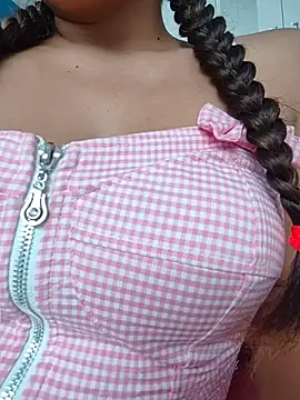 Snapshot of airamoon chatting on April 2026 07:37:02 PM airamoon online show from April 2026 07:37:02 PM