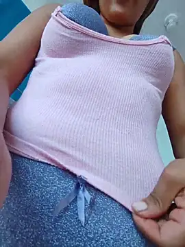 Snapshot of airamoon chatting on April 2026 06:13:02 PM airamoon online show from April 2026 06:13:02 PM