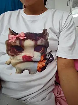 Snapshot of airamoon chatting on April 2026 07:20:01 PM airamoon online show from April 2026 07:20:01 PM