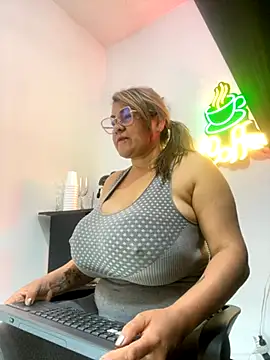 Snapshot of AlexxiaaMat chatting on September 2025 11:03:01 AM AlexxiaaMat online show from September 2025 11:03:01 AM