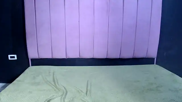 Snapshot of SmallFala chatting on September 2025 02:06:01 PM SmallFala online show from September 2025 02:06:01 PM