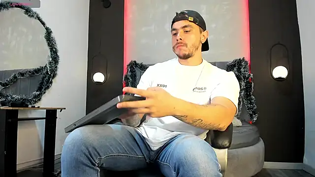 Snapshot of Liam_walk_ chatting on December 2025 07:15:02 PM Liam walk online show from December 2025 07:15:02 PM